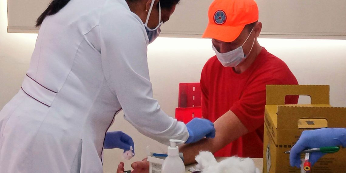 Secretaria de Saúde faz teste de Covid-19 em bombeiros de Poços de Caldas
