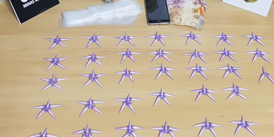 Homem é preso com mais de 100 pinos de cocaína