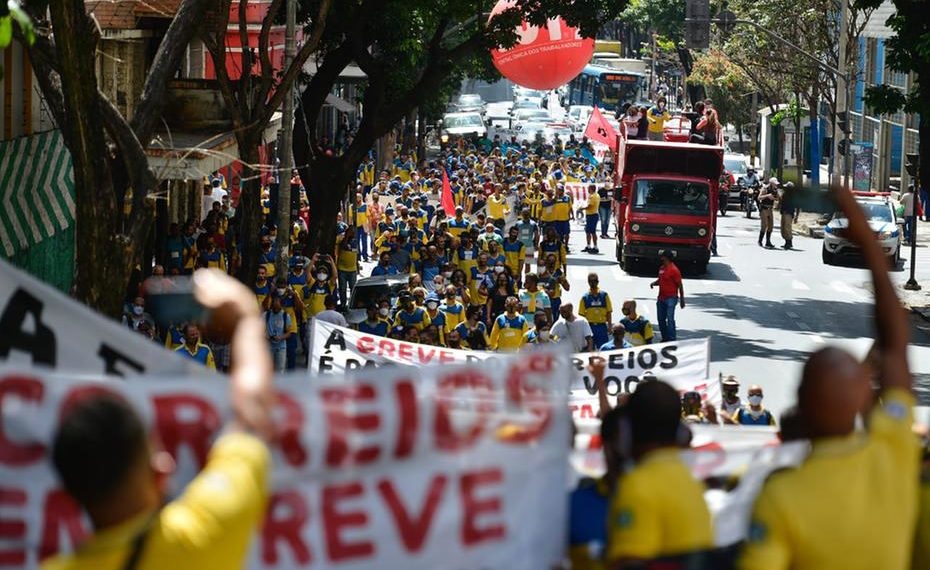 Funcionários dos Correios de Minas participam de manifestação nacional