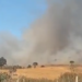 Bombeiros combatem incêndios em grandes áreas de vegetação