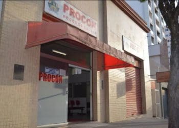 Criminosos se passam por fiscais de Procon de Poços e tentam aplicar golpe em comerciantes