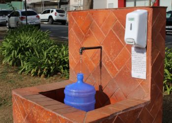 Como prevenção saboneteira é colocada em fontanário em Poços de Caldas