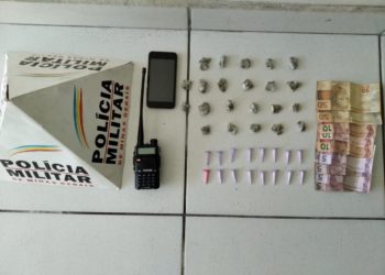 Dupla é detida com drogas e rádio na frequência da PM