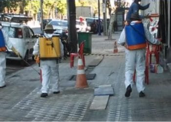 Pulverização das ruas centrais de Poços vira rotina no combate a Covid-19