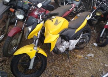 Quase 130 veículos de Poços apreendidos pela PRF são leiloados