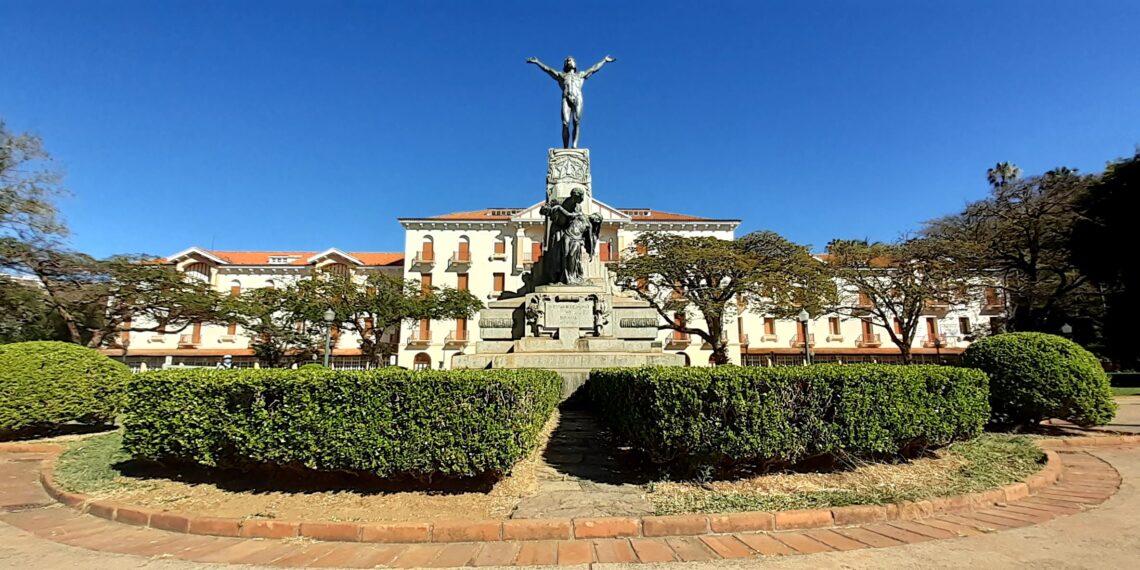 MUITO CALOR EM POÇOS: temperatura máxima na cidade pode atingir os 37ºC nesta semana