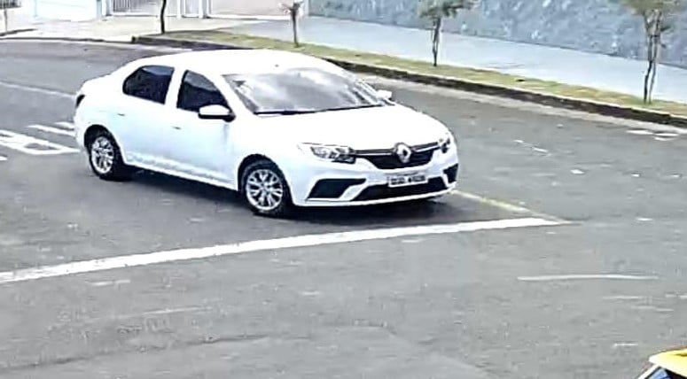 Polícia procura por criminosos que invadiram apartamentos de condomínio em Poços