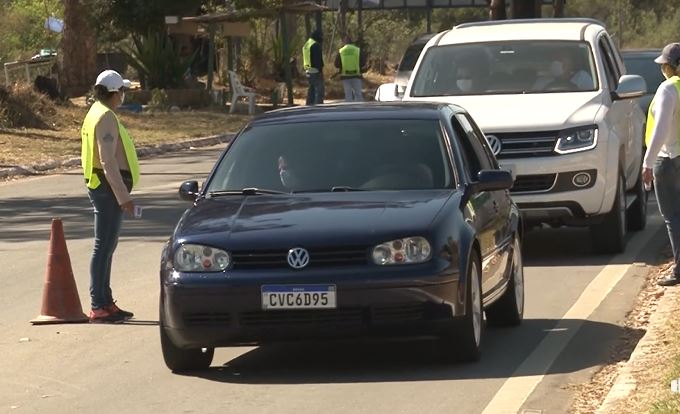 Mais de 15 mil veículos chegam em Poços no primeiro feriado após liberação do turismo