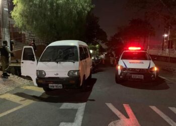 Com apoio aéreo, veículo furtado é recuperado pela PM; três suspeitos foram detidos