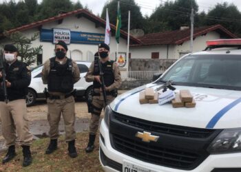 PM prende suspeito de ser fornecedor de drogas em Poços e apreende mais de 5 kg de maconha