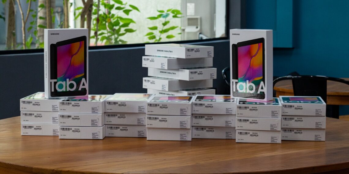 PUC Minas Poços de Caldas entrega mais de 200 tablets para Secretaria de Saúde