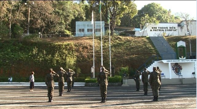Sete de setembro é celebrado com hasteamento da bandeira em Poços de Caldas