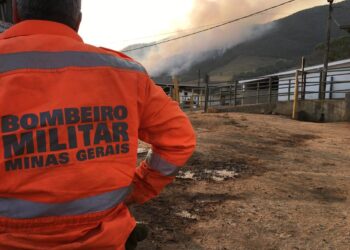 ANDRADAS | Incêndio atinge área próxima ao Pico do Gavião