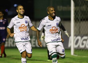 Caldense vence o Bahia de Feira e entra na zona de classificação