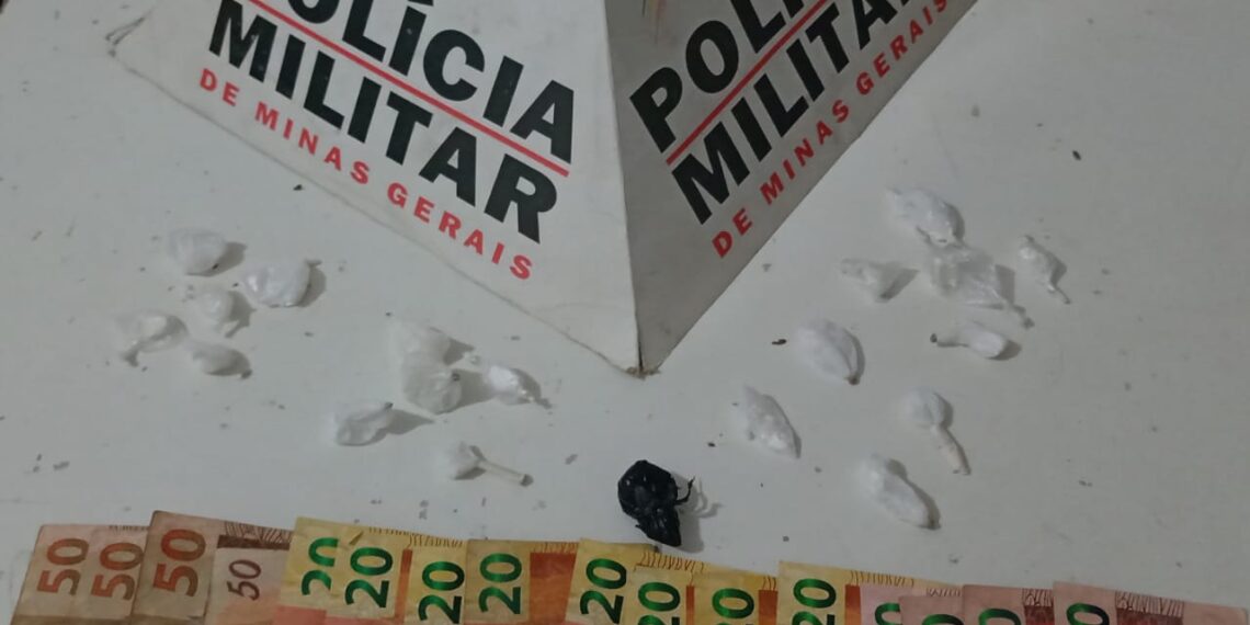 Homem é preso com 20 papelotes de cocaína