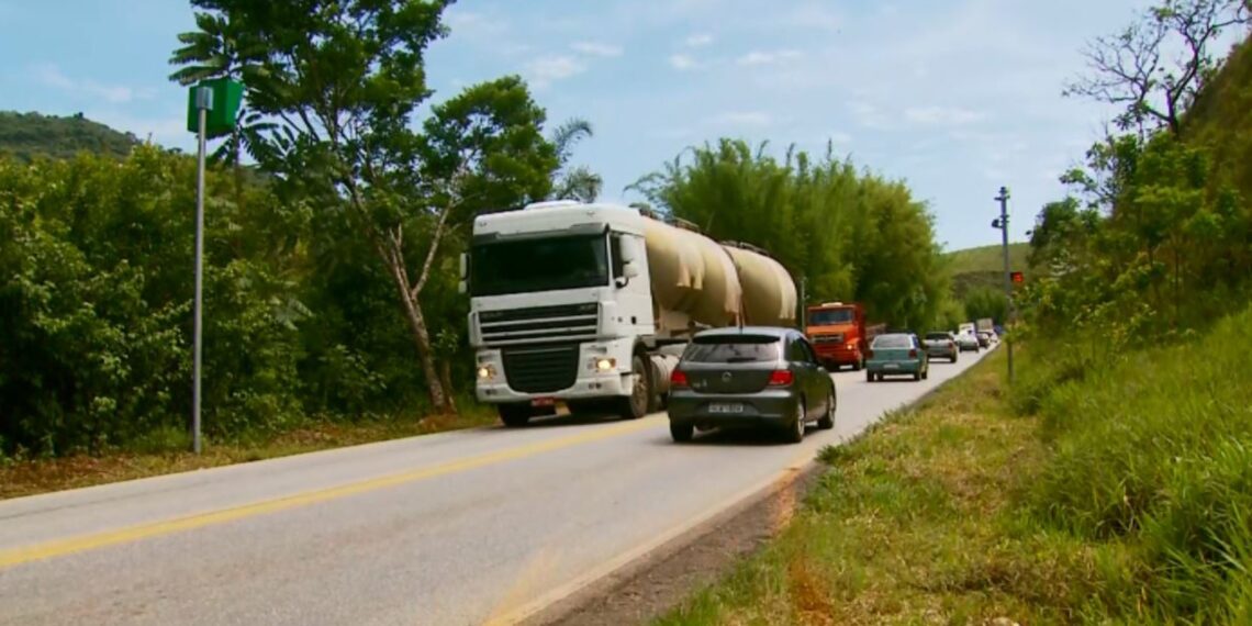 Tráfego de veículos pesados e de grande porte é restringido nas rodovias no feriado