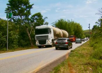 Tráfego de veículos pesados e de grande porte é restringido nas rodovias no feriado