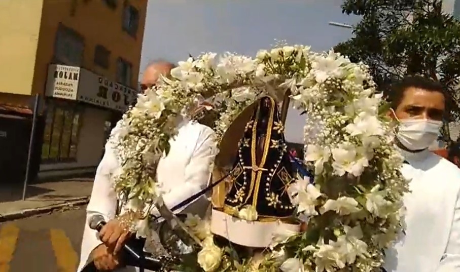 Missas e carreatas marcam programação da Igreja Católica