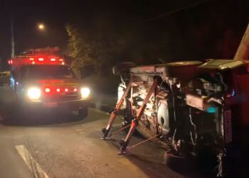 Homem morre após bater camionete em poste em Poços de Caldas