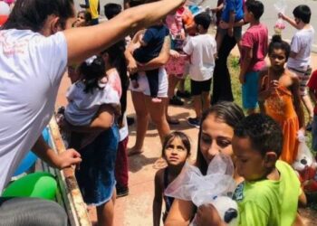 Instituto Girassol entregou mais de 700 brinquedos para crianças de Poços e Campestre