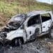 Gestante é socorrida após carro em que ela estava pegar fogo em Poços