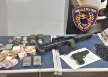 Trio é detido com armas, drogas e dinheiro no Vila Nova