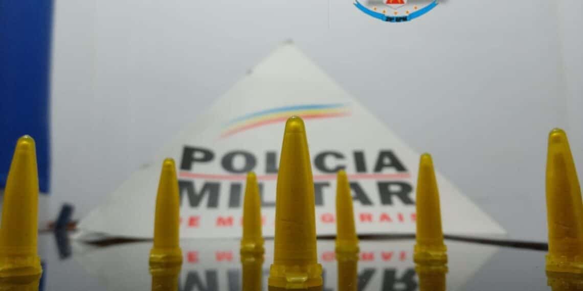 PM apreende drogas em Divisa Nova