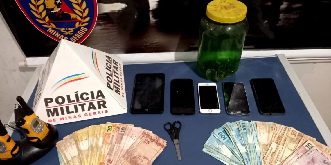 Dupla é presa suspeita de tráfico de drogas em Poços de Caldas