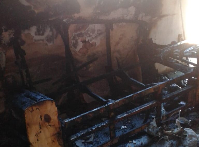 Casa é incendiada após discussão entre vizinhos na zona Sul em Poços de Caldas