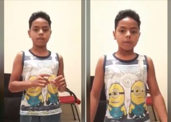 Garoto homenageia policiais com músicas cristãs e recebe surpresa