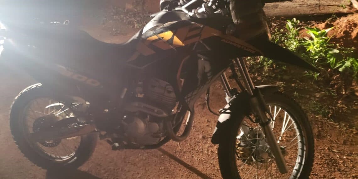Seis pessoas são presas após roubo de motocicleta em Bandeira