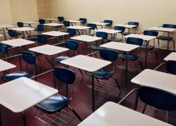 Justiça suspende volta às aulas nas escolas estaduais de MG