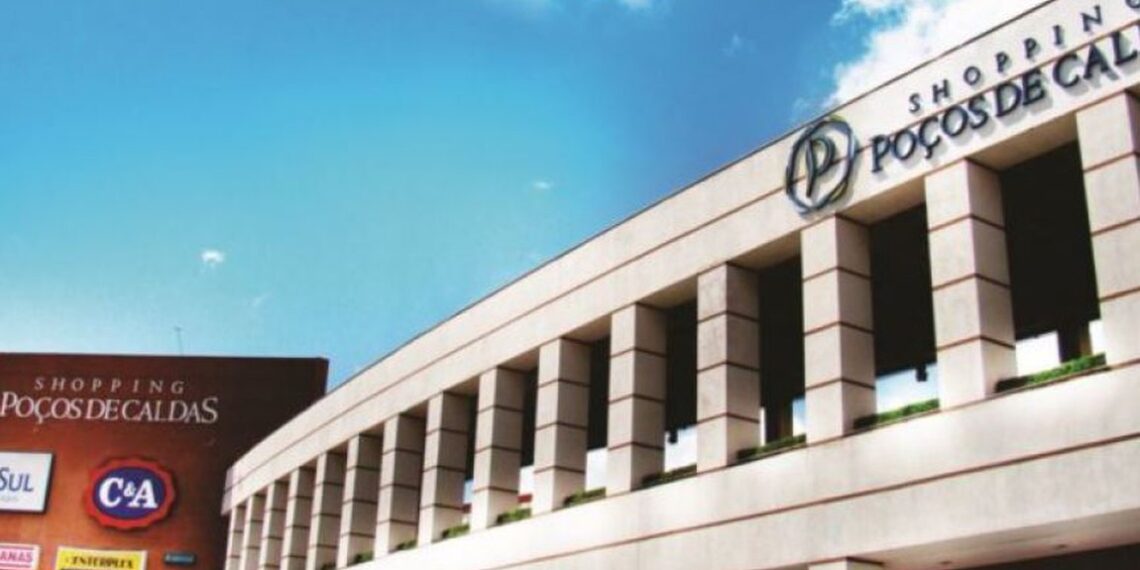 Outubro Rosa: shopping de Poços faz arrecadação de lenços para pacientes com câncer