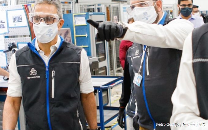 Durante visita a empresa alemã instalada em Poços, Zema destaca retomada econômica no estado