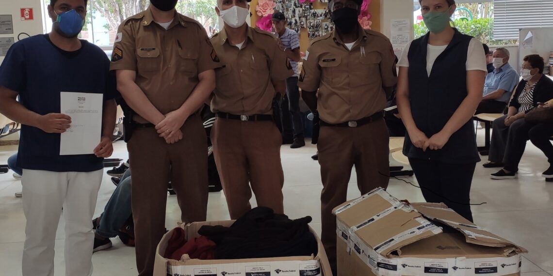 Polícia Militar doa 69 quilos de roupas para a Unacon de Poços