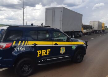 PRF e Receita Federal transportam tabaco entre as cidades de Uberaba e Poços de Caldas