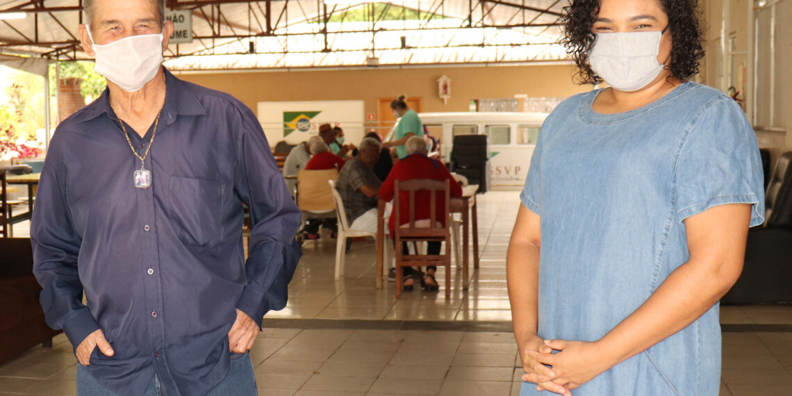 Programa de voluntariado a distância da Alcoa atende idosos e jovens