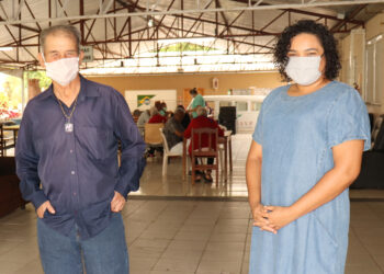 Programa de voluntariado a distância da Alcoa atende idosos e jovens