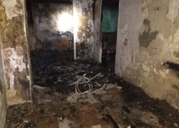 Após incêndio, casa fica parcialmente destruída na zona sul de Poços de Caldas