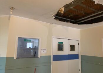 Parte de forro de Hospital cai em Poços de Caldas