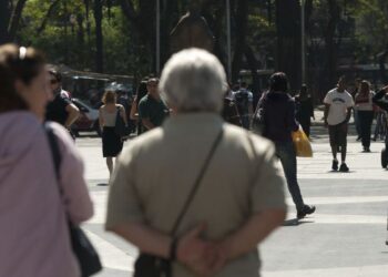 Especialistas alertam sobre saques em cartões de crédito consignados