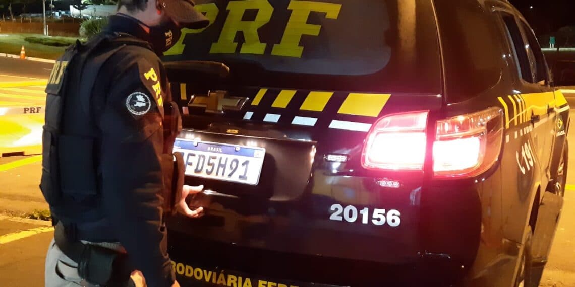 Homem é preso embriagado enquanto pilotava moto sem placa