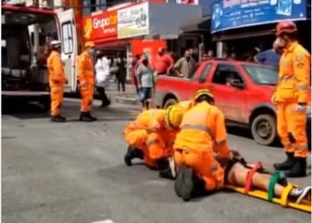 Acidente entre moto e carro deixa duas pessoas feridas em Poços de Caldas