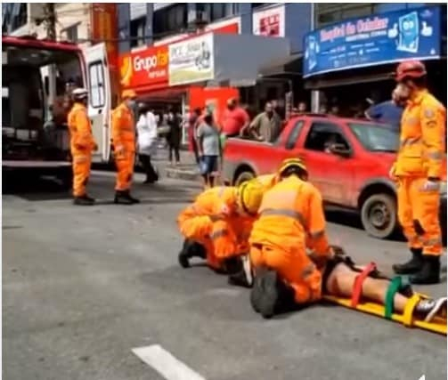 Acidente entre moto e carro deixa duas pessoas feridas em Poços de Caldas