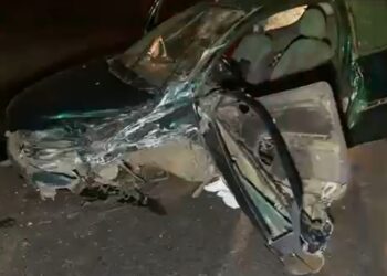 Motorista fica ferido em acidente entre van e carro na Rodovia do Contorno