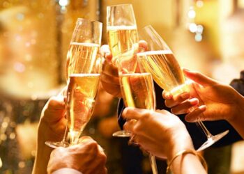 Eventos públicos ou privados, inclusive confraternizações, não podem ter mais do que 30 pessoas