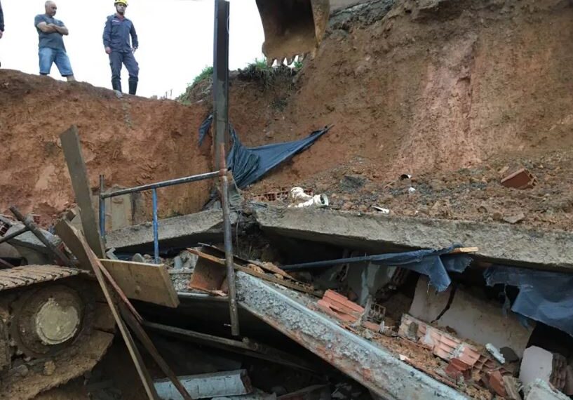 Bombeiros alertam para sinais de desabamento no período chuvoso
