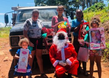Instituto Girassol doa mais de 2 toneladas de alimentos e 150 brinquedos para famílias nesse Natal
