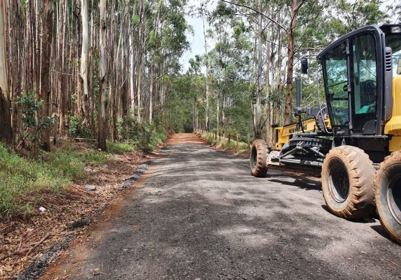 Asfalto retirado da  Rodovia do Contorno é utilizado pela prefeitura para cascalhar estradas vicinais