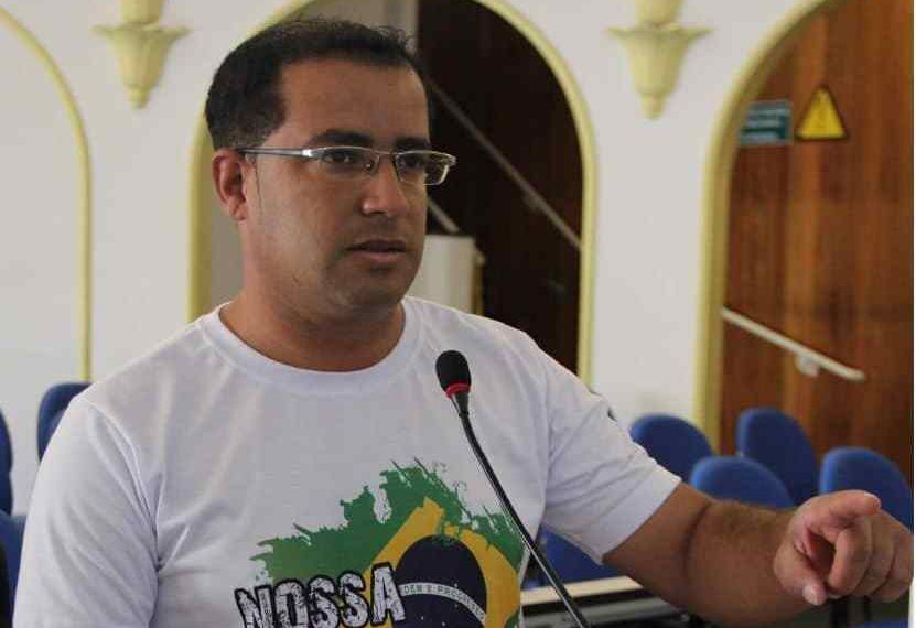 Pedrinho da Zona Sul renuncia ao cargo de vereador em Poços de Caldas